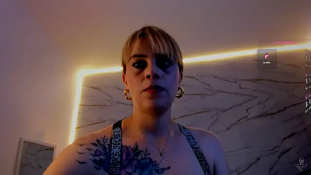 Snapshot of RayaCarr_ chatting on 2, 6, 2026 RayaCarr online show from 2, 6, 2026