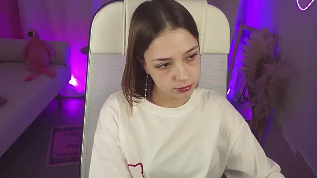 Snapshot of PamBeesly chatting on 12, 11, 2025 PamBeesly online show from 12, 11, 2025