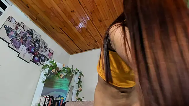 Snapshot of emili_clark chatting on 23, 3, 2025 emili clark online show from 23, 3, 2025