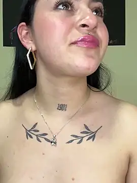 Emmie Hot online show from 11, 3, 2025