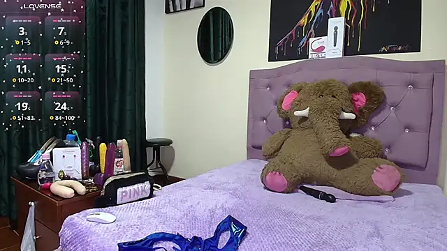 Emmie Hot online show from 3, 2, 2026