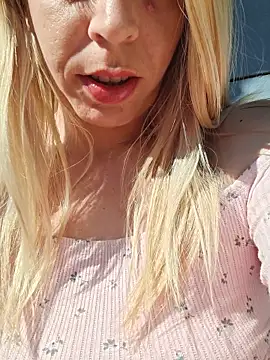 SweetyNinaOff1 online show from 8, 4, 2026