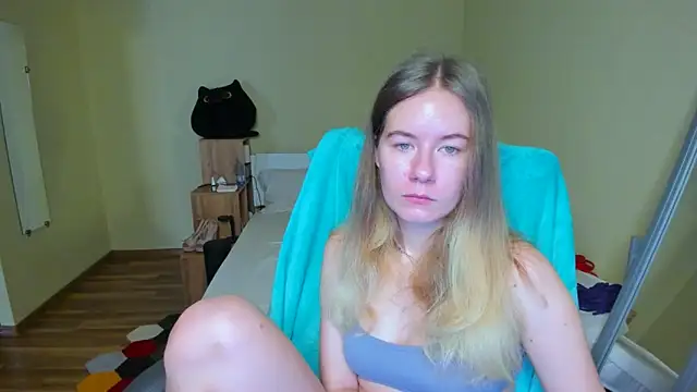 EmilyPaw online show from 5, 3, 2025