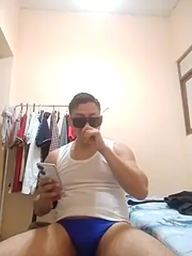 Snapshot of LuisMex1998 chatting on 15, 12, 2025 LuisMex1998 online show from 15, 12, 2025