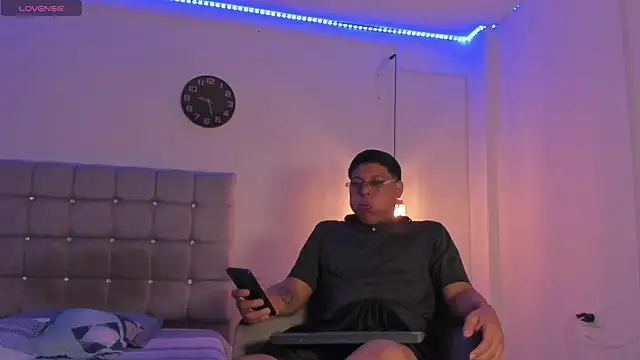 Snapshot of Tylerdrdn chatting on 28, 10, 2025 Tylerdrdn online show from 28, 10, 2025