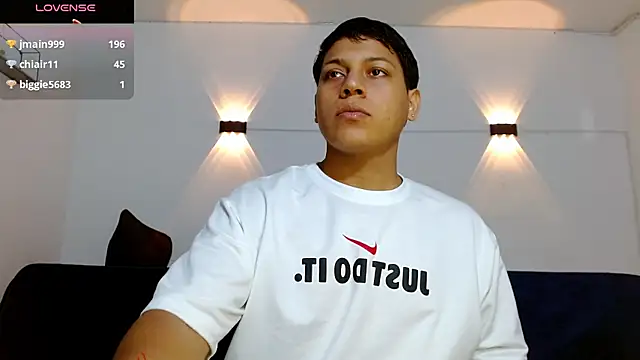 Snapshot of Tylerdrdn chatting on 28, 11, 2025 Tylerdrdn online show from 28, 11, 2025