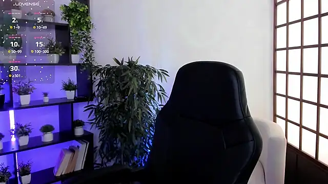 Snapshot of KristineBeauty chatting on 4, 12, 2025 KristineBeauty online show from 4, 12, 2025