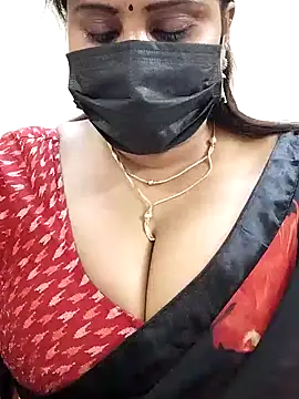 Snapshot of Queenflowerr chatting on 28, 1, 2025 Queenflowerr online show from 28, 1, 2025