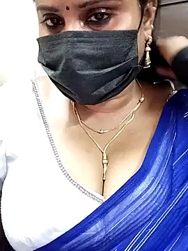 Snapshot of Queenflowerr chatting on 29, 1, 2025 Queenflowerr online show from 29, 1, 2025