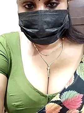 Snapshot of Queenflowerr chatting on 4, 2, 2025 Queenflowerr online show from 4, 2, 2025