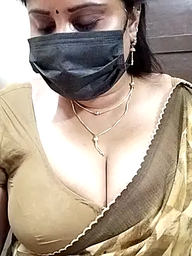 Snapshot of Queenflowerr chatting on 10, 2, 2025 Queenflowerr online show from 10, 2, 2025