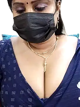 Snapshot of Queenflowerr chatting on 4, 3, 2025 Queenflowerr online show from 4, 3, 2025