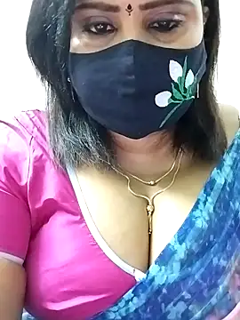 Snapshot of Queenflowerr chatting on 11, 9, 2025 Queenflowerr online show from 11, 9, 2025