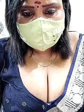 Snapshot of Queenflowerr chatting on 22, 9, 2025 Queenflowerr online show from 22, 9, 2025