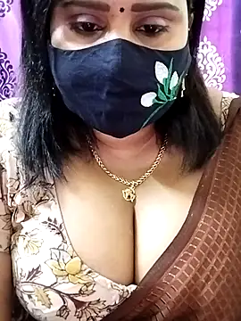 Snapshot of Queenflowerr chatting on 1, 11, 2025 Queenflowerr online show from 1, 11, 2025