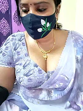 Snapshot of Queenflowerr chatting on 17, 11, 2025 Queenflowerr online show from 17, 11, 2025