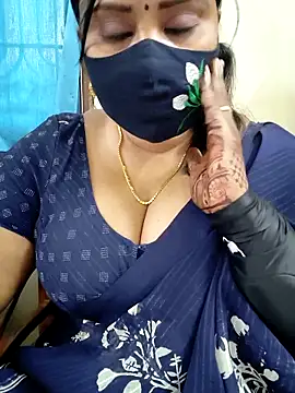 Snapshot of Queenflowerr chatting on 28, 2, 2026 Queenflowerr online show from 28, 2, 2026