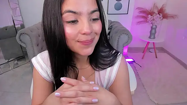 Layla Breezee online show from 8, 3, 2025