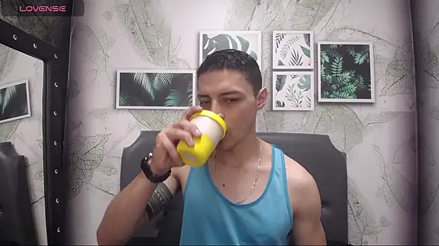 Snapshot of Frank_Millers chatting on 1, 2, 2025 Frank Millers online show from 1, 2, 2025