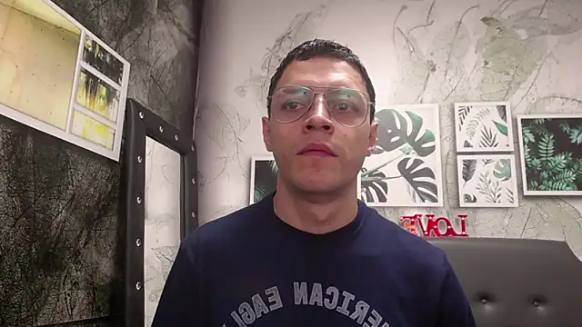 Snapshot of Frank_Millers chatting on 12, 9, 2025 Frank Millers online show from 12, 9, 2025