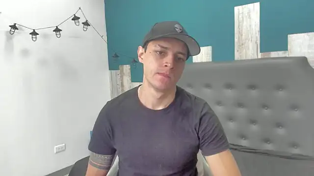 Snapshot of Frank_Millers chatting on 3, 10, 2025 Frank Millers online show from 3, 10, 2025