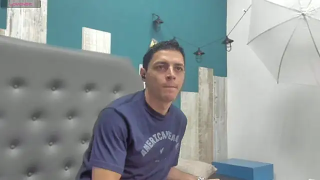 Snapshot of Frank_Millers chatting on 8, 10, 2025 Frank Millers online show from 8, 10, 2025