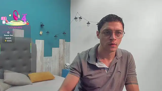 Snapshot of Frank_Millers chatting on 15, 10, 2025 Frank Millers online show from 15, 10, 2025