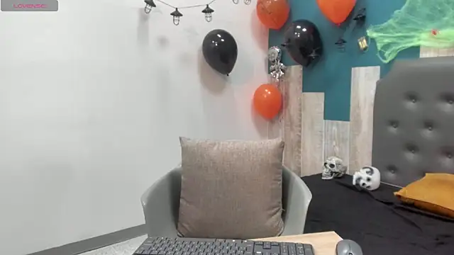 Snapshot of Frank_Millers chatting on 20, 10, 2025 Frank Millers online show from 20, 10, 2025