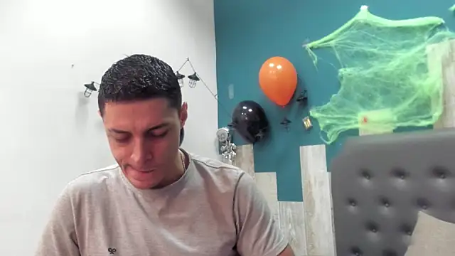 Snapshot of Frank_Millers chatting on 28, 10, 2025 Frank Millers online show from 28, 10, 2025