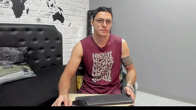 Snapshot of Frank_Millers chatting on 11, 11, 2025 Frank Millers online show from 11, 11, 2025