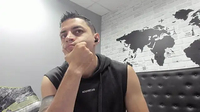 Snapshot of Frank_Millers chatting on 4, 12, 2025 Frank Millers online show from 4, 12, 2025