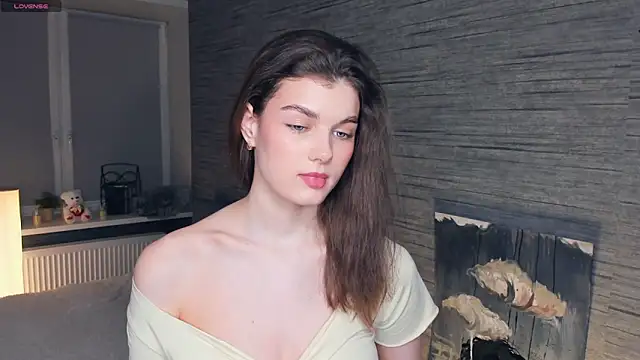 Snapshot of FloraDobb chatting on 9, 3, 2025 FloraDobb online show from 9, 3, 2025