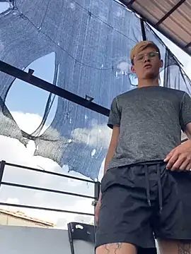 izan 20 online show from 19, 3, 2025