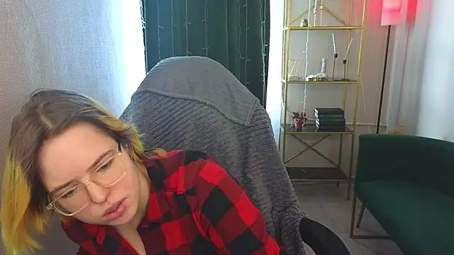 Manic pixie  online show from 26, 1, 2025