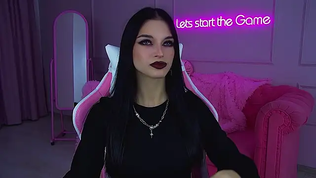 Snapshot of BeverlyMost chatting on 12, 11, 2025 BeverlyMost online show from 12, 11, 2025