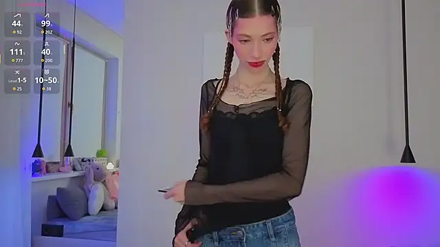 Snapshot of HappyVivy chatting on 12, 10, 2025 HappyVivy online show from 12, 10, 2025