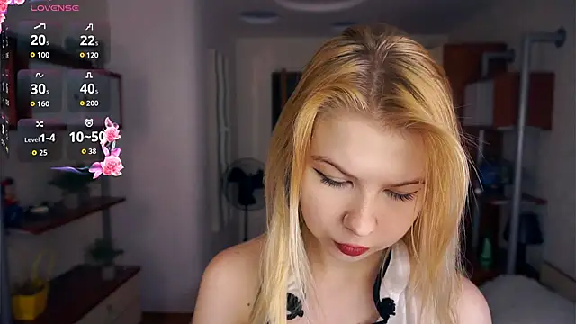 Snapshot of LynetHakes chatting on 17, 9, 2025 LynetHakes online show from 17, 9, 2025