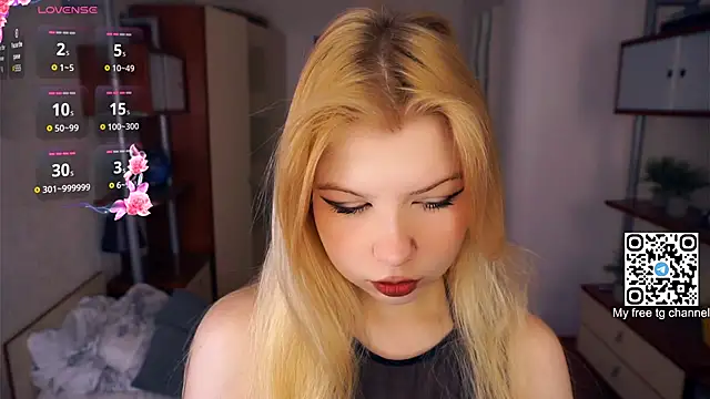 Snapshot of LynetHakes chatting on 19, 9, 2025 LynetHakes online show from 19, 9, 2025