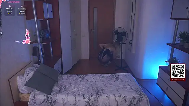 Snapshot of LynetHakes chatting on 5, 10, 2025 LynetHakes online show from 5, 10, 2025