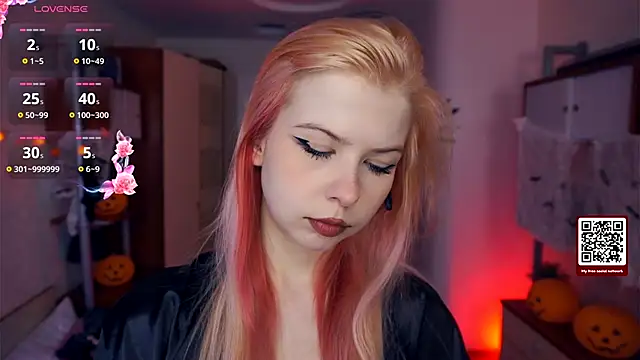 Snapshot of LynetHakes chatting on 14, 10, 2025 LynetHakes online show from 14, 10, 2025