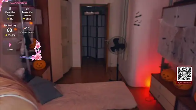 Snapshot of LynetHakes chatting on 20, 10, 2025 LynetHakes online show from 20, 10, 2025