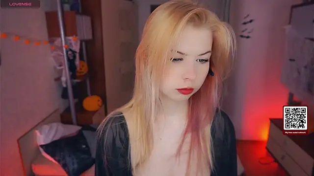 Snapshot of LynetHakes chatting on 30, 10, 2025 LynetHakes online show from 30, 10, 2025