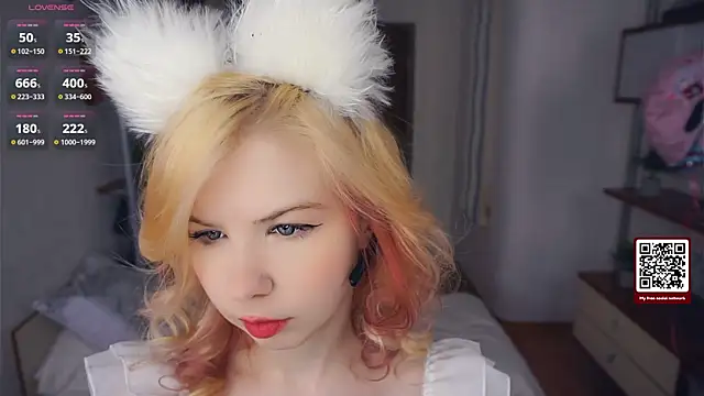 Snapshot of LynetHakes chatting on 13, 11, 2025 LynetHakes online show from 13, 11, 2025