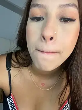 Snapshot of bella_bloomg chatting on 26, 11, 2025 bella bloomg online show from 26, 11, 2025