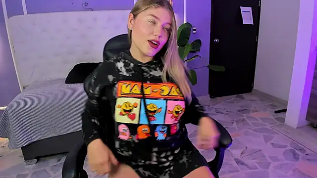 alaia greyy online show from 22, 12, 2025