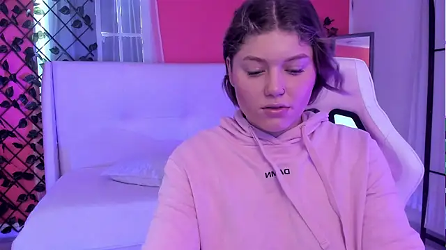 alaia greyy online show from 27, 3, 2026