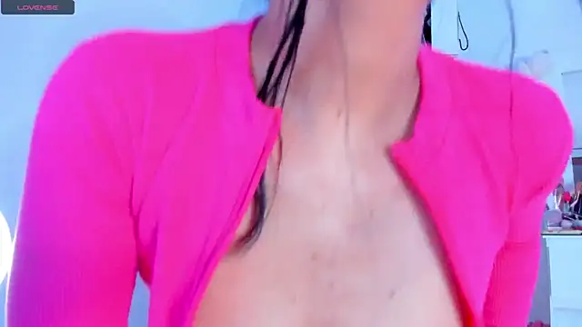 Cameron Lovee online show from 12, 3, 2025