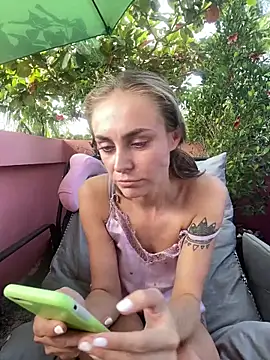 White Lu online show from 8, 2, 2026