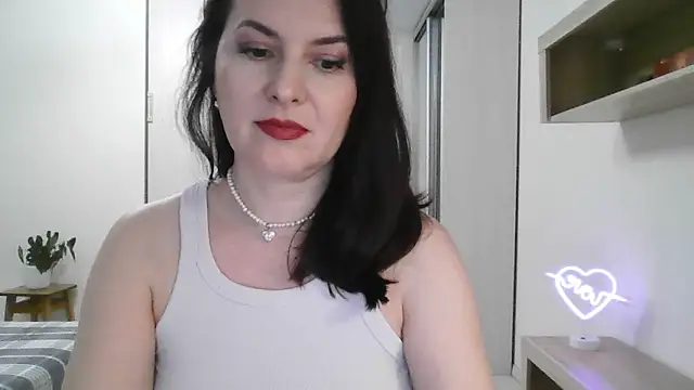 Victoria Glam online show from 4, 2, 2025