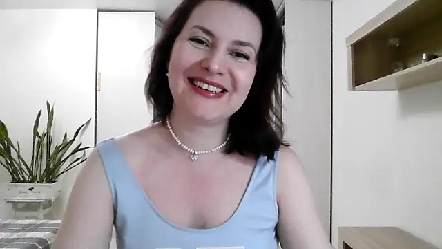 Victoria Glam online show from 12, 9, 2025